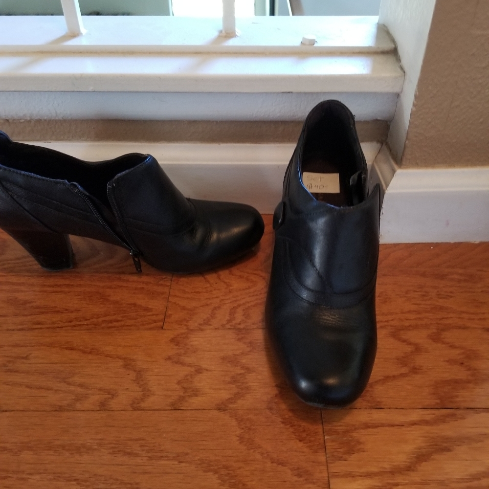 Ladies shoes size 9